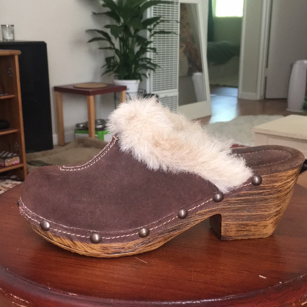 Clogs with fur